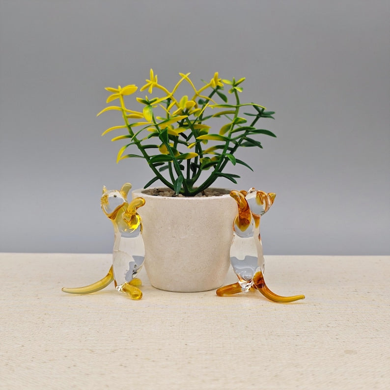 Mundgeblasene Glaskatzen-Skulptur, Miniaturtierfigur, handgefertigt, 5 cm, braun oder gelb