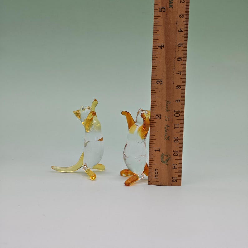 Mundgeblasene Glaskatzen-Skulptur, Miniaturtierfigur, handgefertigt, 5 cm, braun oder gelb