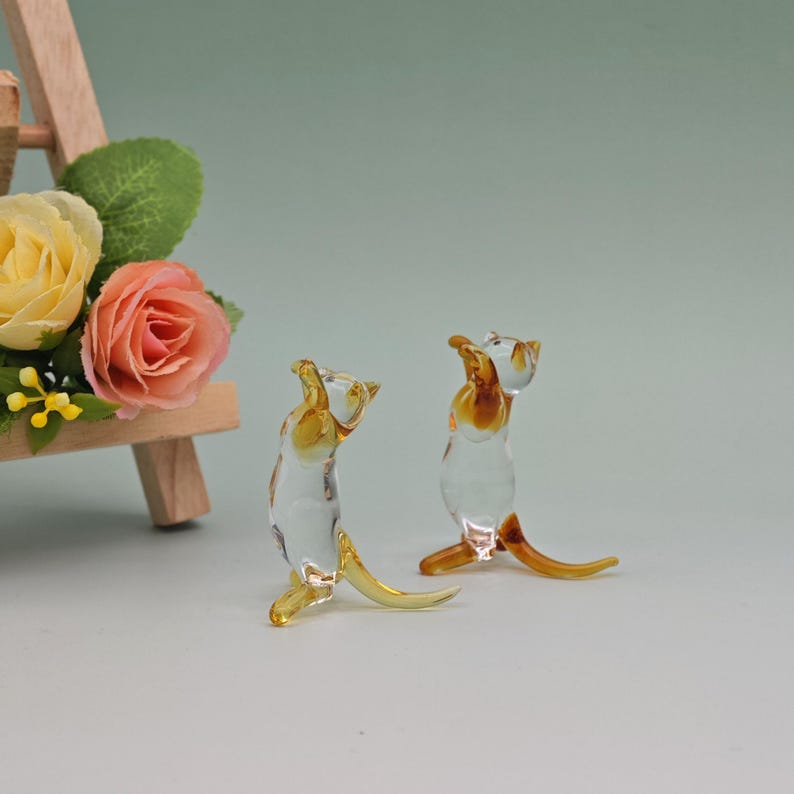Mundgeblasene Glaskatzen-Skulptur, Miniaturtierfigur, handgefertigt, 5 cm, braun oder gelb