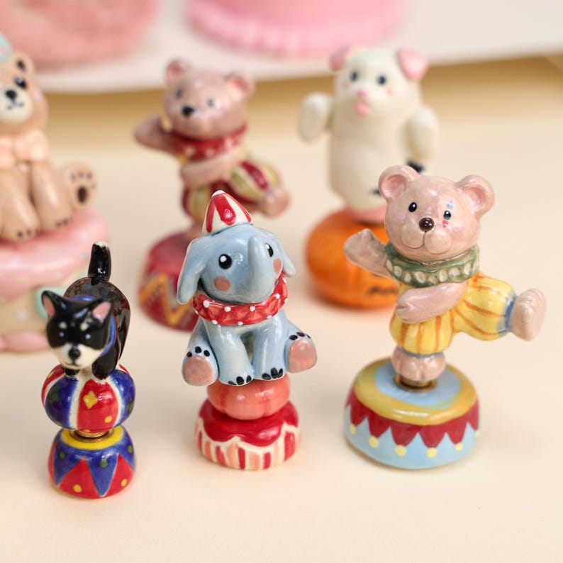 Handbemalte Keramik Zirkus Tierfiguren Miniatur Bär und Hund Cake Topper für Haus und Auto Dekoration