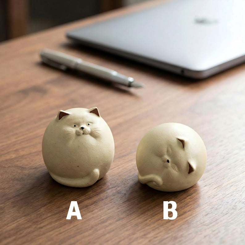 Runde Keramik Katzenfigur Set, 2 minimalistische Katzen-Figuren, Schreibtischdeko, 5 cm