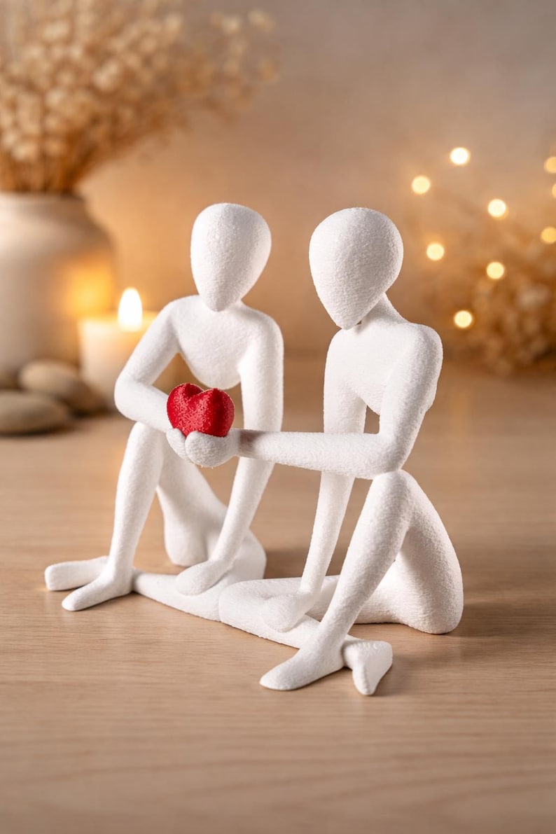 Moderne Paar-Skulptur mit rotem Herz, Minimalistische Deko-Figur für Wohnzimmer, Geschenk für Paare, Hochzeit, Valentinstag, Jahrestag