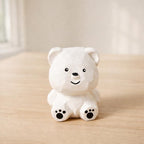 Kleine hölzerne Bärenfigur, sitzender Teddybär, lackiertes Holz, Schreibtisch- und Regaldekoration, Höhe 5,1 cm, mehrere Farben