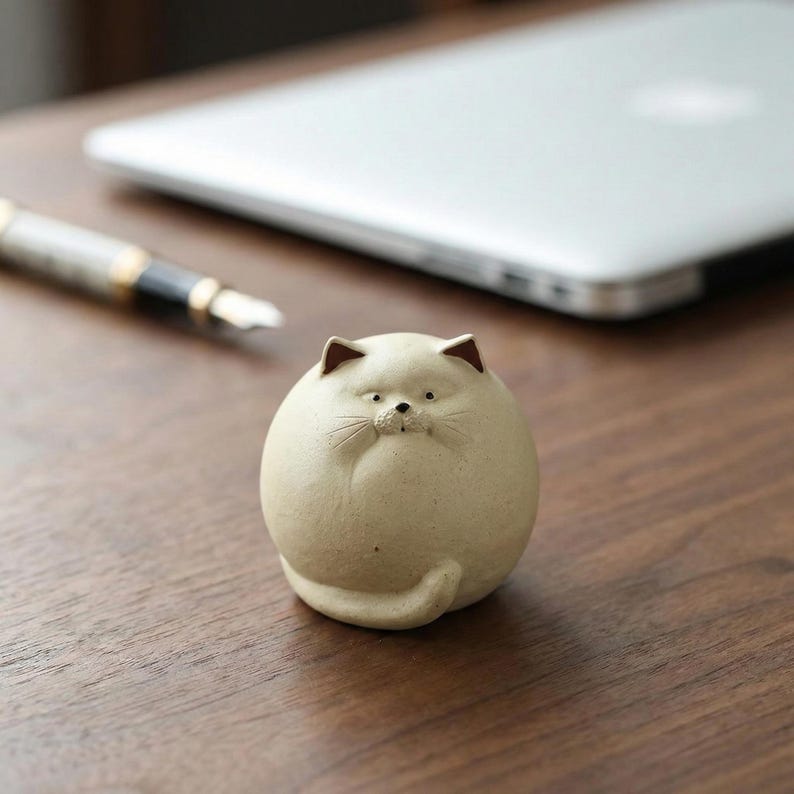 Runde Keramik Katzenfigur Set, 2 minimalistische Katzen-Figuren, Schreibtischdeko, 5 cm