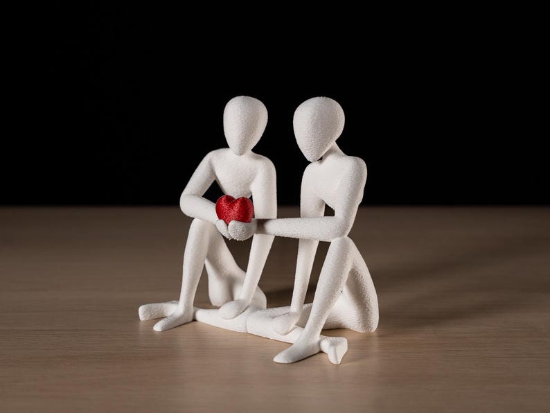 Moderne Paar-Skulptur mit rotem Herz, Minimalistische Deko-Figur für Wohnzimmer, Geschenk für Paare, Hochzeit, Valentinstag, Jahrestag
