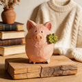 Holz Schweinefigur mit Glücksklee, handgeschnitzter Stil, rosa, 9 cm, Bauernhaus Tierdekor