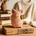 Holz Schweinefigur mit Glücksklee, handgeschnitzter Stil, rosa, 9 cm, Bauernhaus Tierdekor