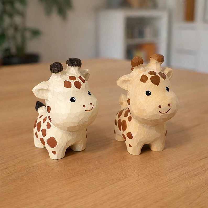 Holz Giraffenfigur, kleine bemalte Giraffenstatue für Schreibtisch, Regal oder Tischdisplay, Tierdekor