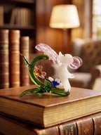 Glasmaus Blumenfigurine, Miniatur Tierblumen Skulptur aus Lampenglas, smaragdgrüne Ranken und semi-transparente Blütenblätter, Dekorative Glasskulptur für Schreibtisch und Fensterbank