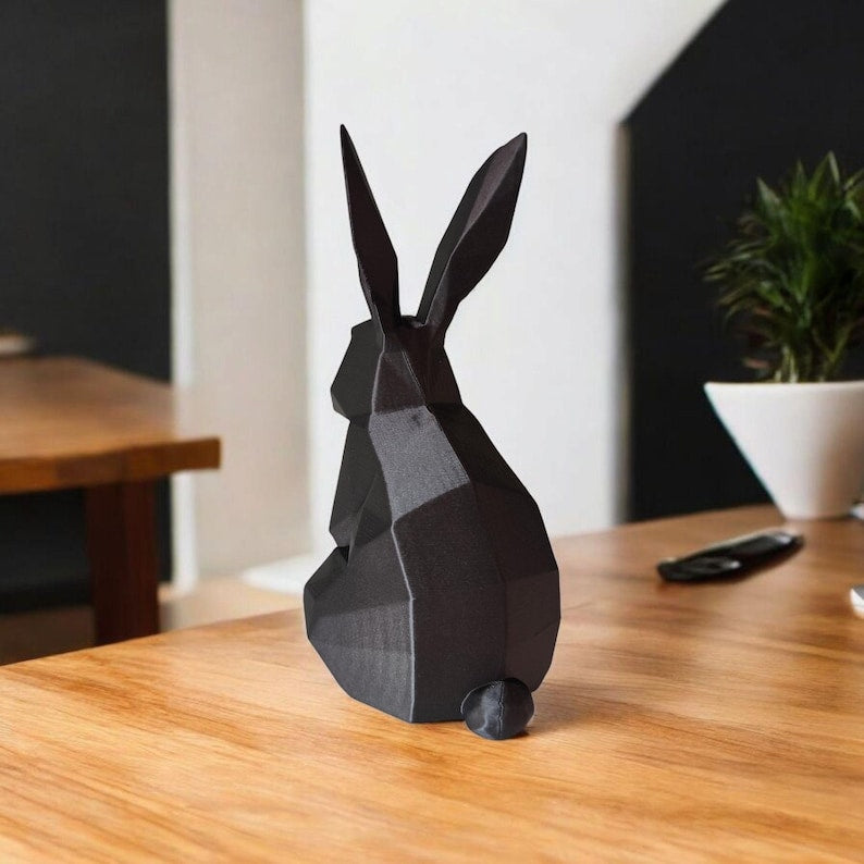 Low Poly Hase Skulptur – Geometrische Hasenfigur aus PLA – Minimalistische Osterdeko – Skandi Japandi Deko – 100–300 mm
