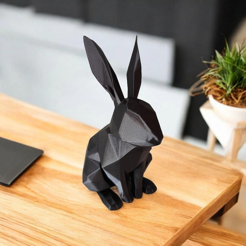 Low Poly Hase Skulptur – Geometrische Hasenfigur aus PLA – Minimalistische Osterdeko – Skandi Japandi Deko – 100–300 mm