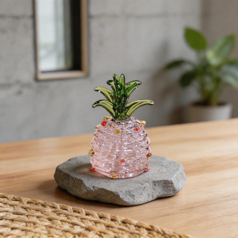 Mini Glas Ananas Figur 6,5 cm, Blau oder Rosa, Tropisches Obst Ornament, Schreibtisch Dekoration, Regal Deko