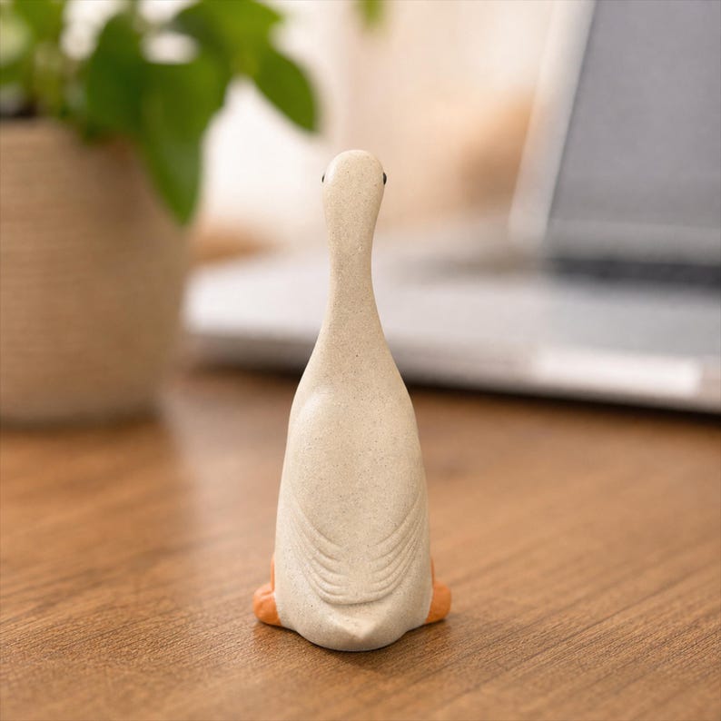 Handgefertigte Keramik Gans Figur, minimalistische Nature Art Miniatur Dekoration, 3,5 x 8 cm