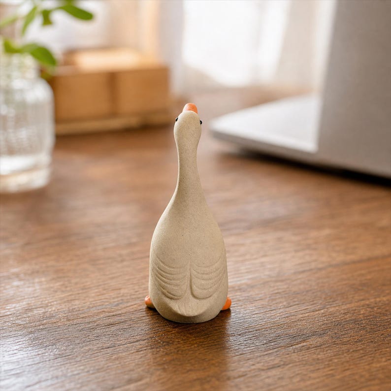Handgefertigte Keramik Gans Figur, minimalistische Nature Art Miniatur Dekoration, 3,5 x 8 cm
