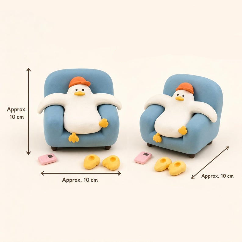 Handgefertigte Polymer Clay Entenfigur auf Sofa, 10 cm, Deko für Regal und Schreibtisch, für Entenliebhaber