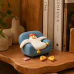 Handgefertigte Polymer Clay Entenfigur auf Sofa, 10 cm, Deko für Regal und Schreibtisch, für Entenliebhaber