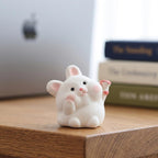 Handgefertigte Keramik Kaninchen Figur, Weißer Hase mit handbemalten Details, Miniatur Dekoration, 5 cm