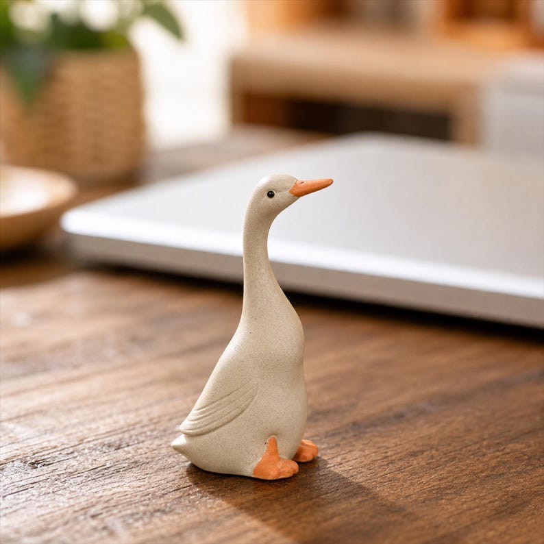 Handgefertigte Keramik Gans Figur, minimalistische Nature Art Miniatur Dekoration, 3,5 x 8 cm