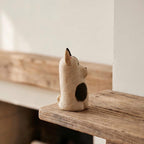 Handgefertigter Keramik-Diffusorstein in Hundeform, passiver Aromadiffusor mit geflecktem Welpenmotiv, 5 cm x 8 cm, unglasiert