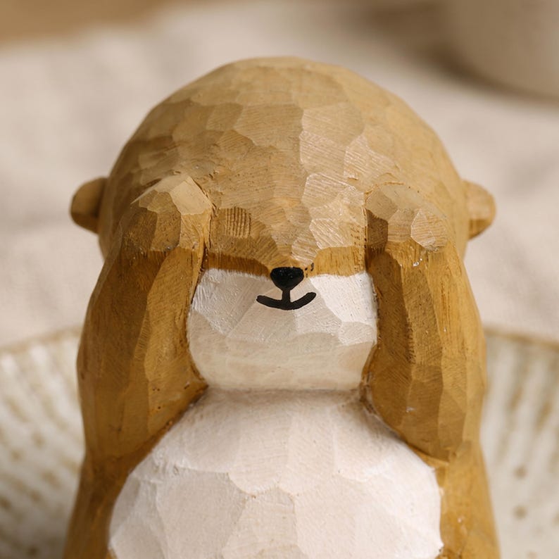 Holz Otter Figur, Stehende Otter Dekoration für Schreibtisch oder Regal, lackiertes Holz, 5,5 x 5,5 x 8,5 cm