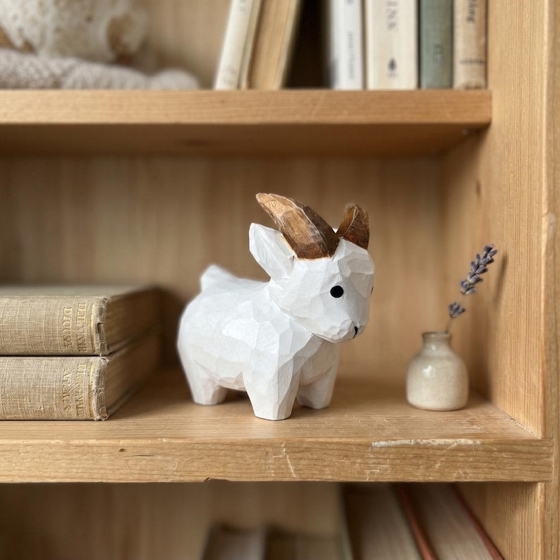 Holz Ziegenfigur, stehendes Ziegendekor mit bemalten Details, 5 cm, für Regal Bücherregal Schreibtisch, Bauernhaus Tierdekoration