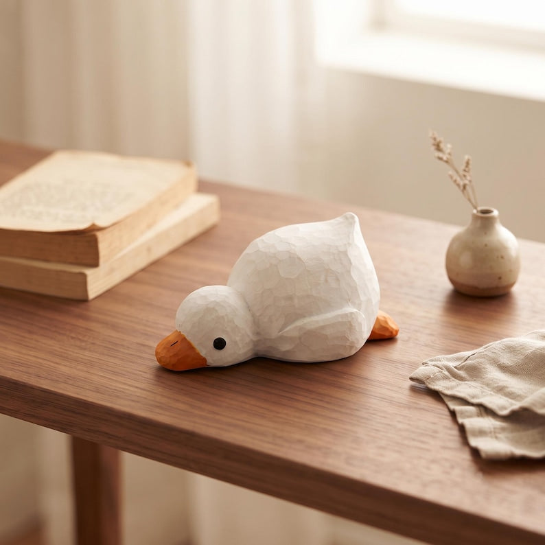 Entenfigur aus Holz, kleine geschnitzte Holzente mit weiß bemaltem Körper und orangefarbenem Schnabel, Dekoration für Bücherregal, Tisch und Schreibtisch