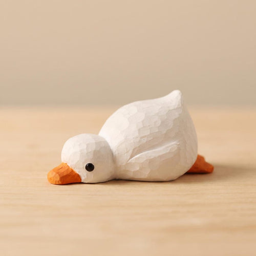 Entenfigur aus Holz, kleine geschnitzte Holzente mit weiß bemaltem Körper und orangefarbenem Schnabel, Dekoration für Bücherregal, Tisch und Schreibtisch