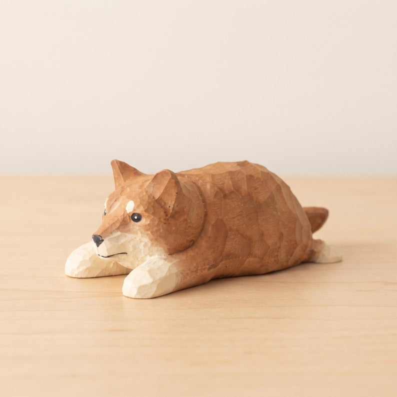 Shiba Inu Hundefigur aus Holz, handbemalte Holzstatue für Bücherregal, Schreibtisch und Homeoffice-Dekoration