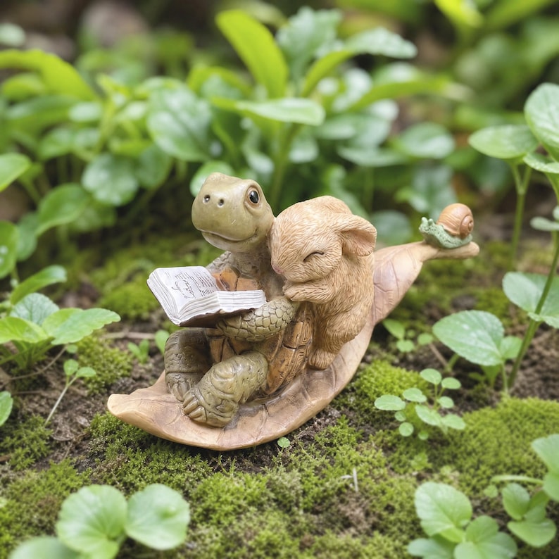 Schildkröten-Hase-Figur aus Kunstharz, liest Buch – Sammlerfigur für Bücherregal und Schreibtisch
